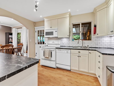 4921 44a Avenue | Delta | Image