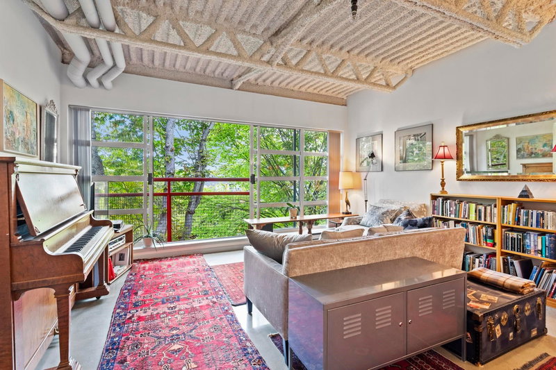 350 2nd Avenue E #424, Vancouver, British Columbia