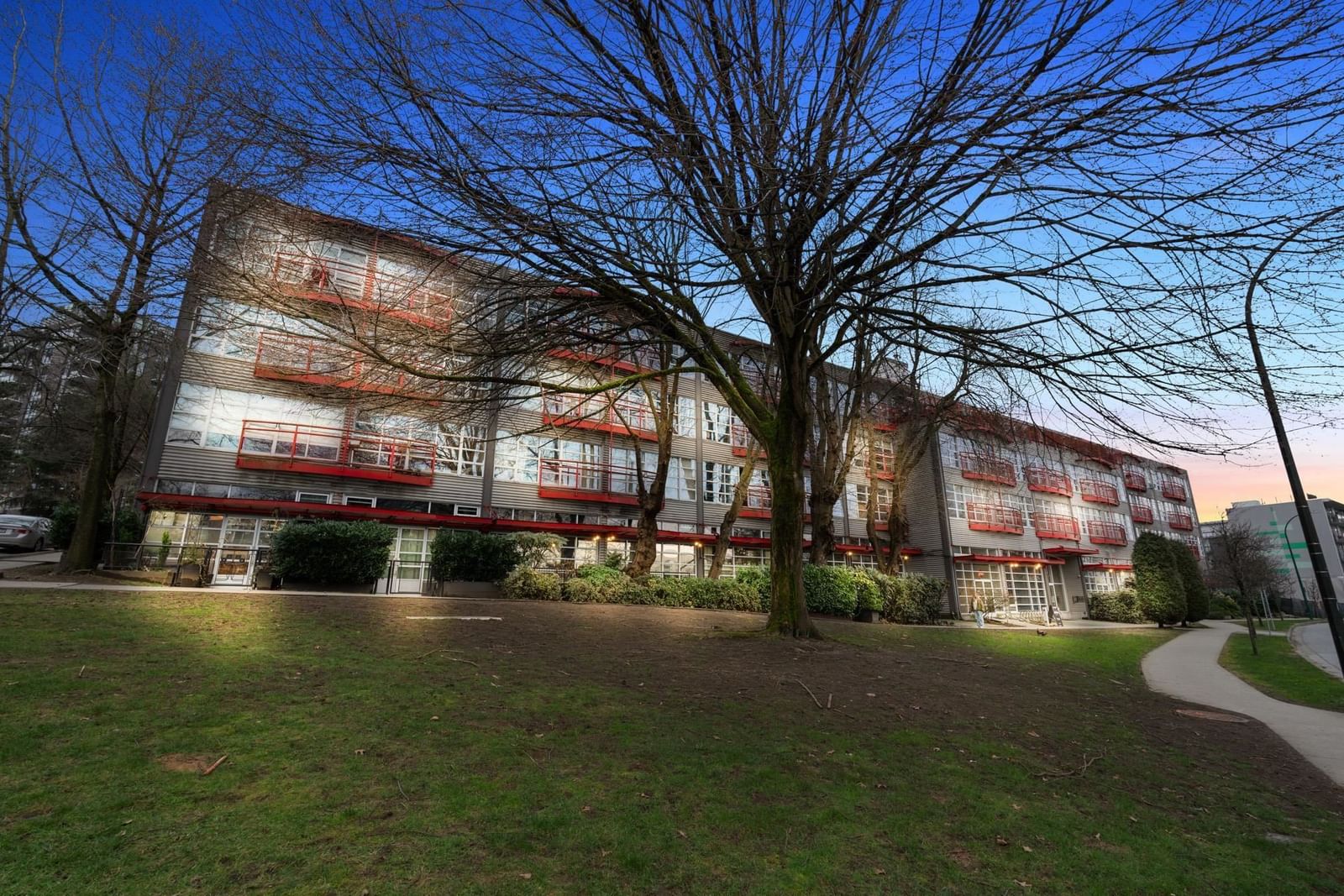 Listing Image 8