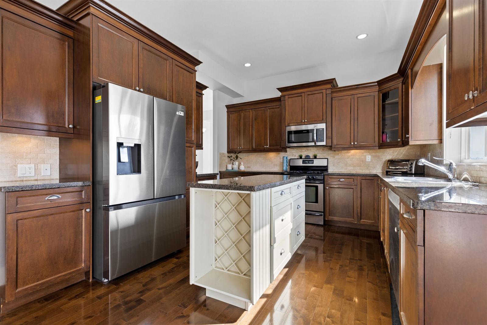 Listing Image 8