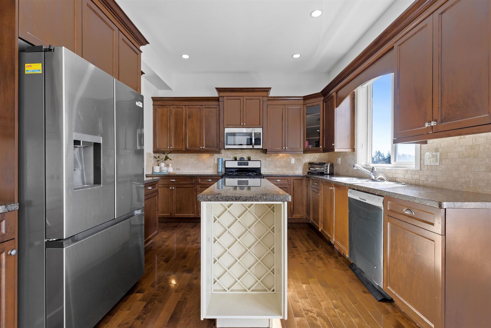 Listing Image 9