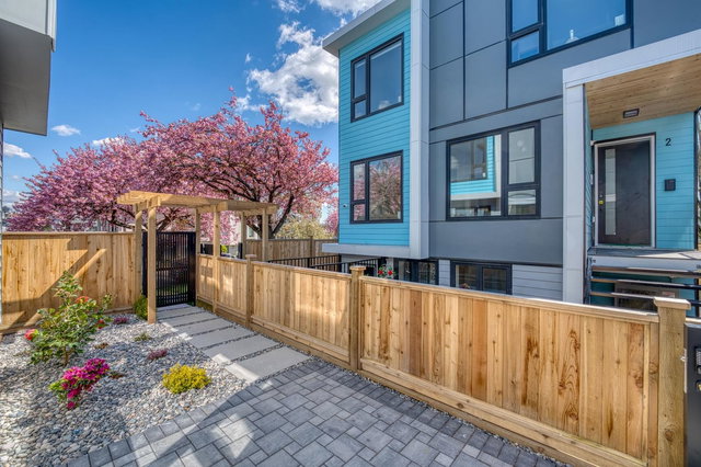 3 - 1495 58th Avenue E