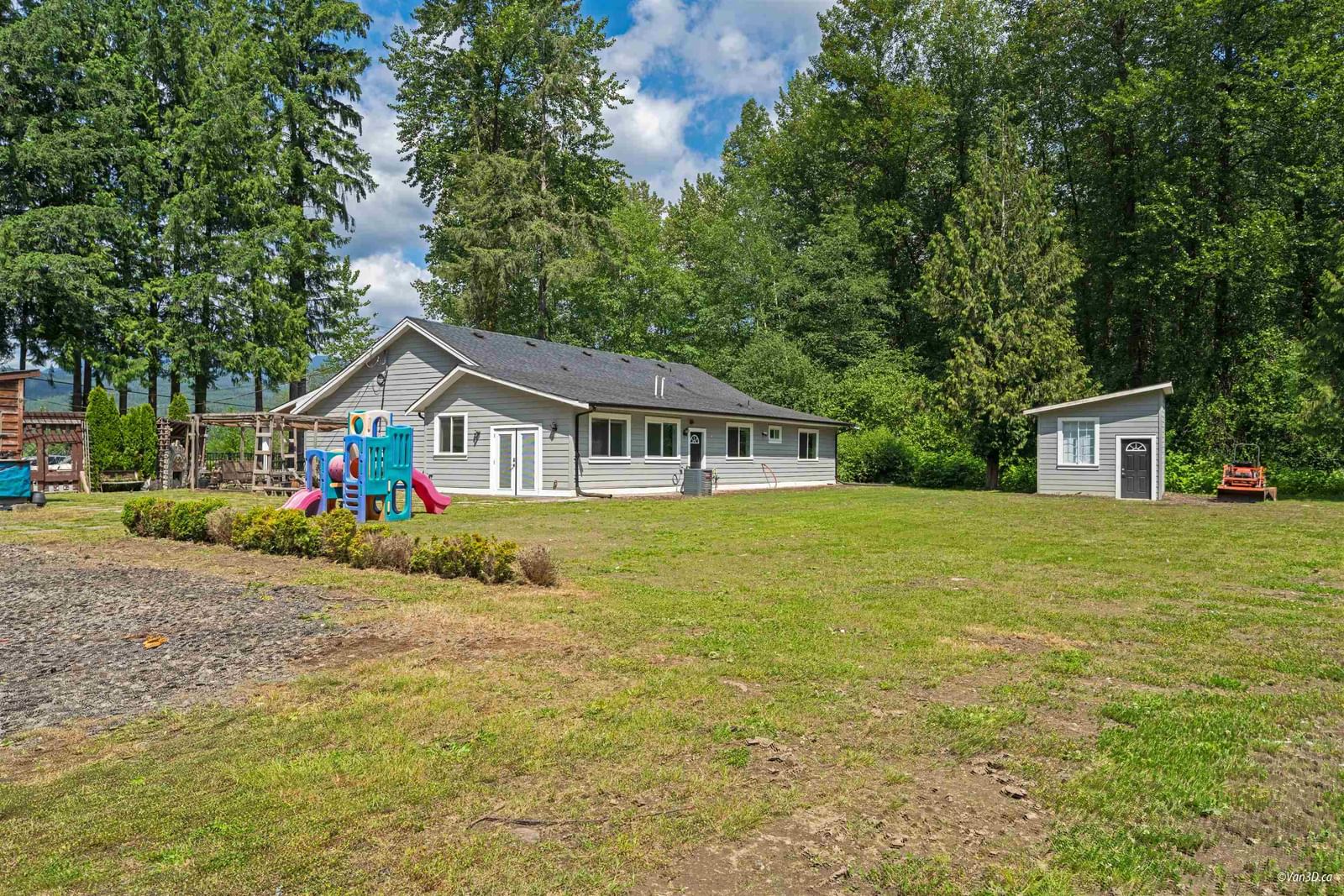 Listing Image 4