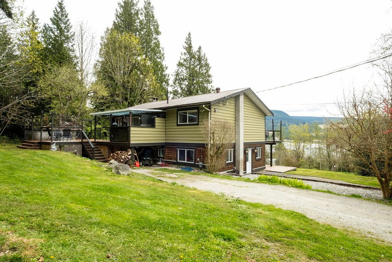 5930 Shoal Way, Sechelt, British Columbia