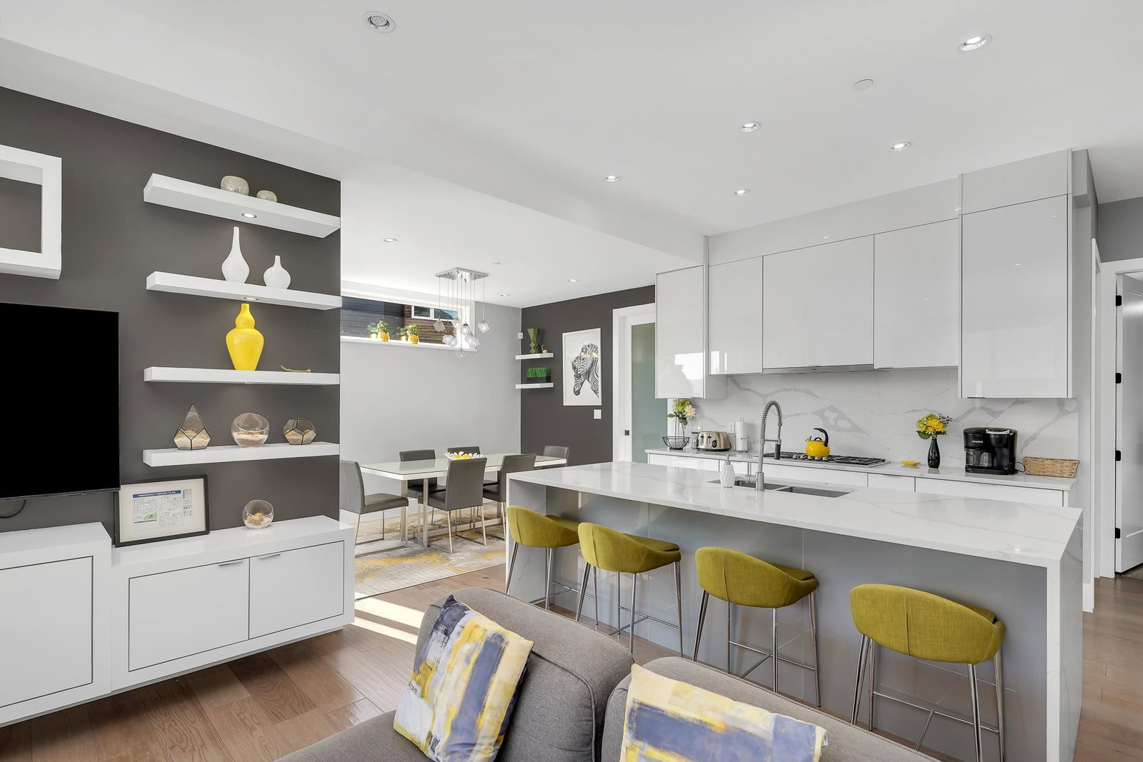 Listing Image 6