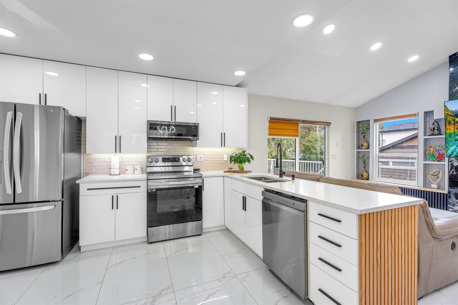 Listing Image 11