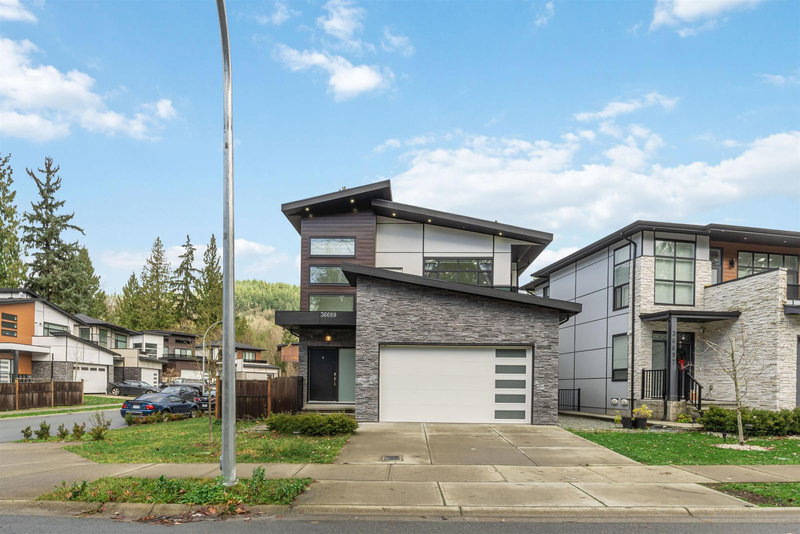 36689 Dianne Brook Avenue, Abbotsford, V3G 0H4 | Image 3