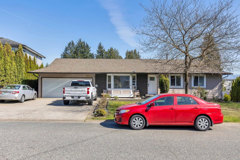 2046 Majestic Crescent, Abbotsford, V2T 3G1 | Image 2