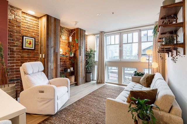 406 - 1072 Hamilton Street