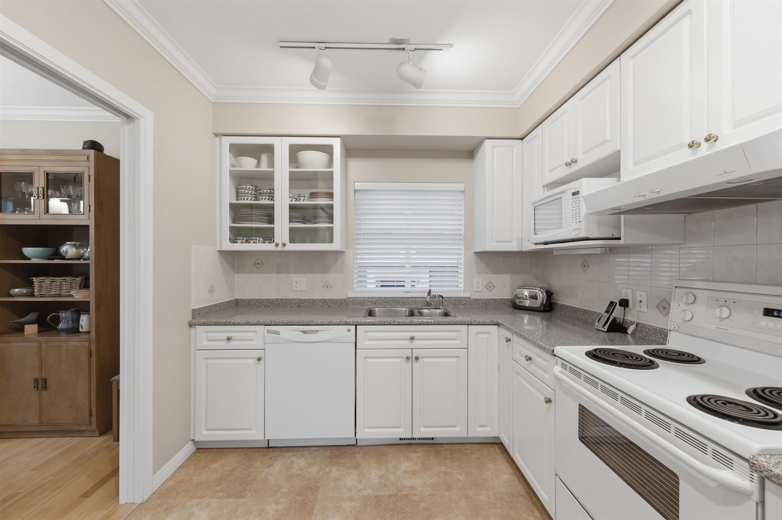 Listing Image 18