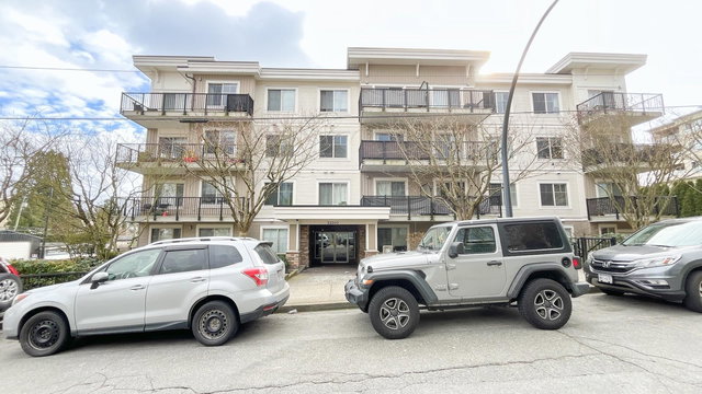 308 - 22290 North Avenue