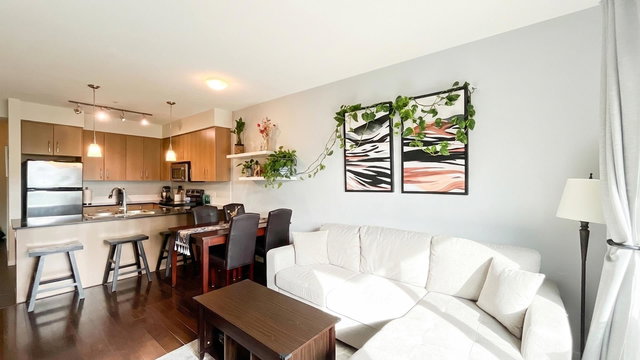 308 - 22290 North Avenue