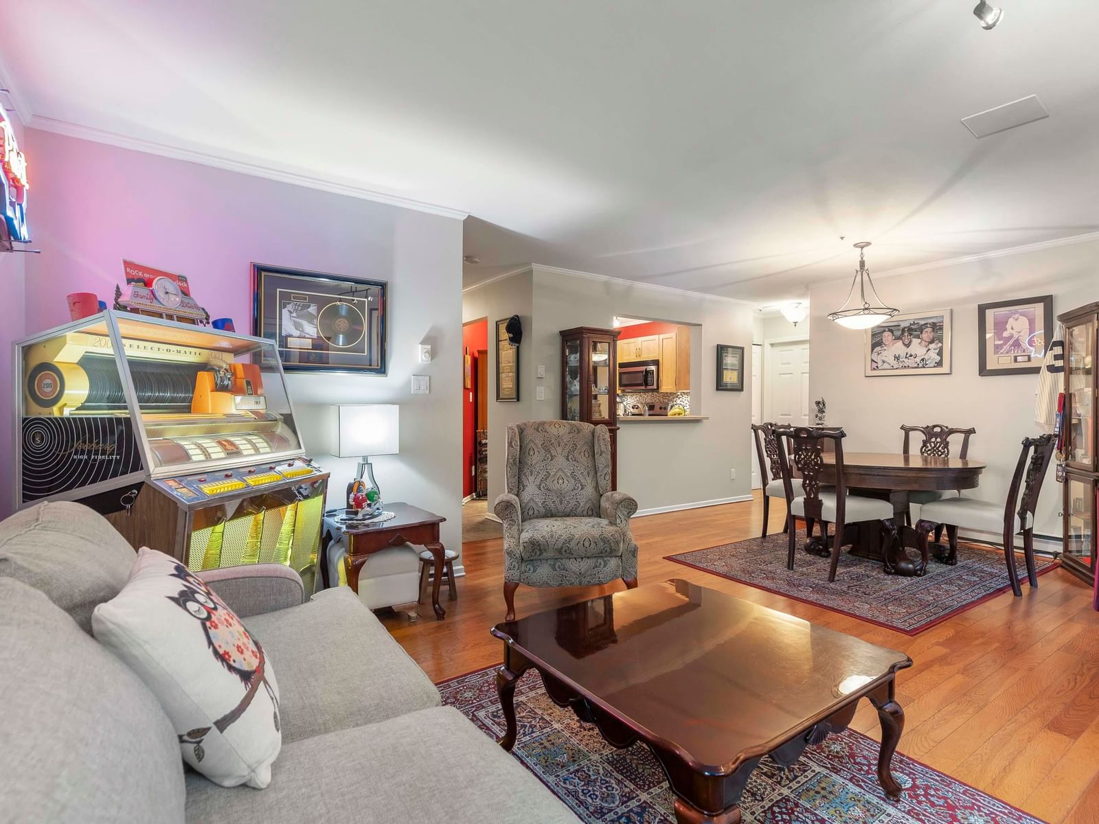 Listing Image 8