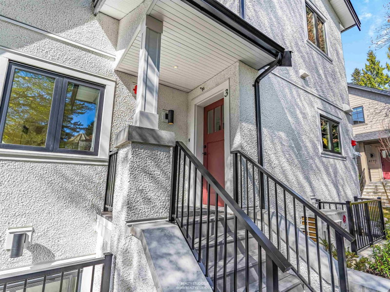 3 - 4088 Maple Crescent