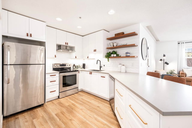 PH10 - 1702 56 Street