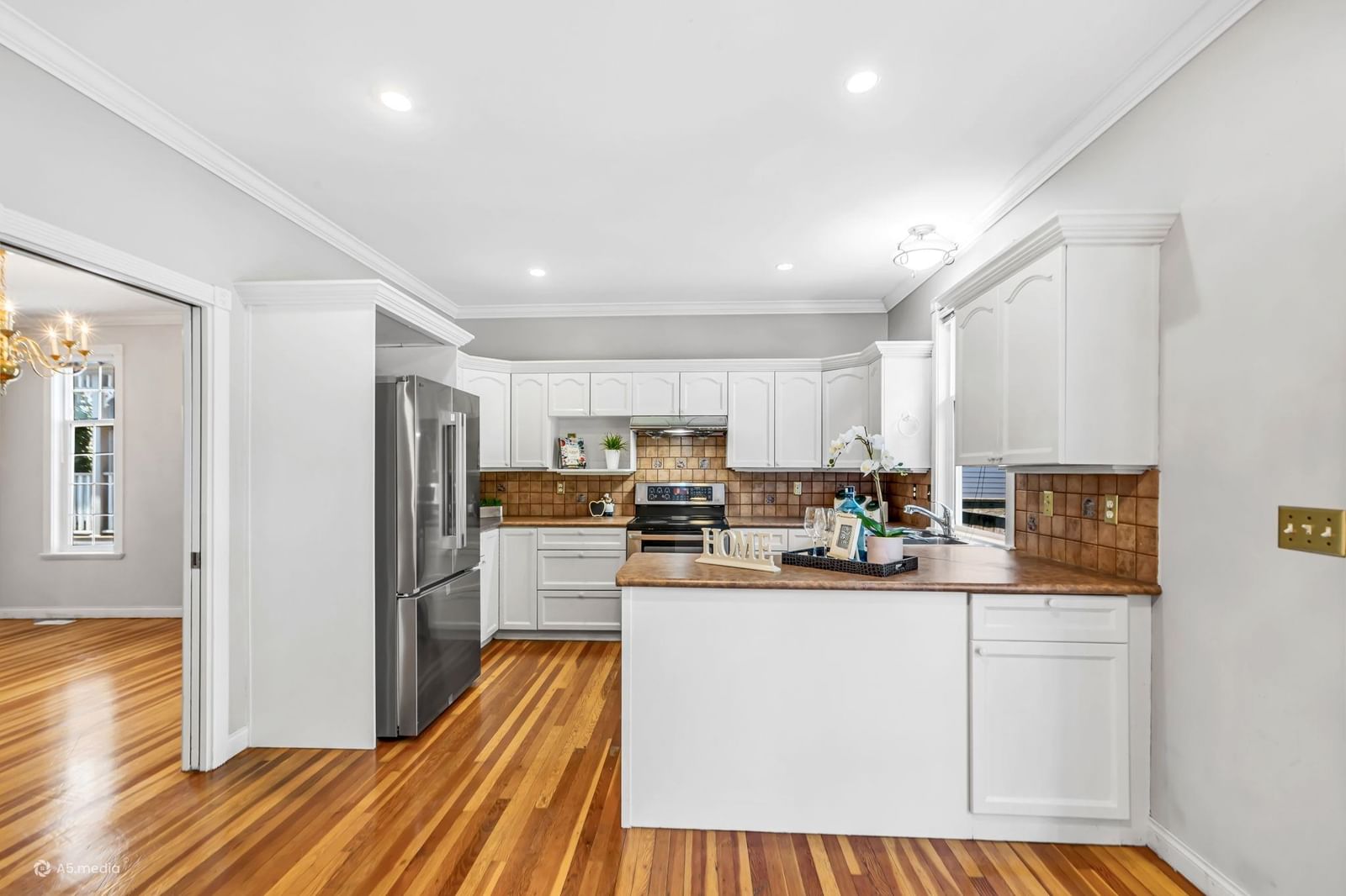Listing Image 11
