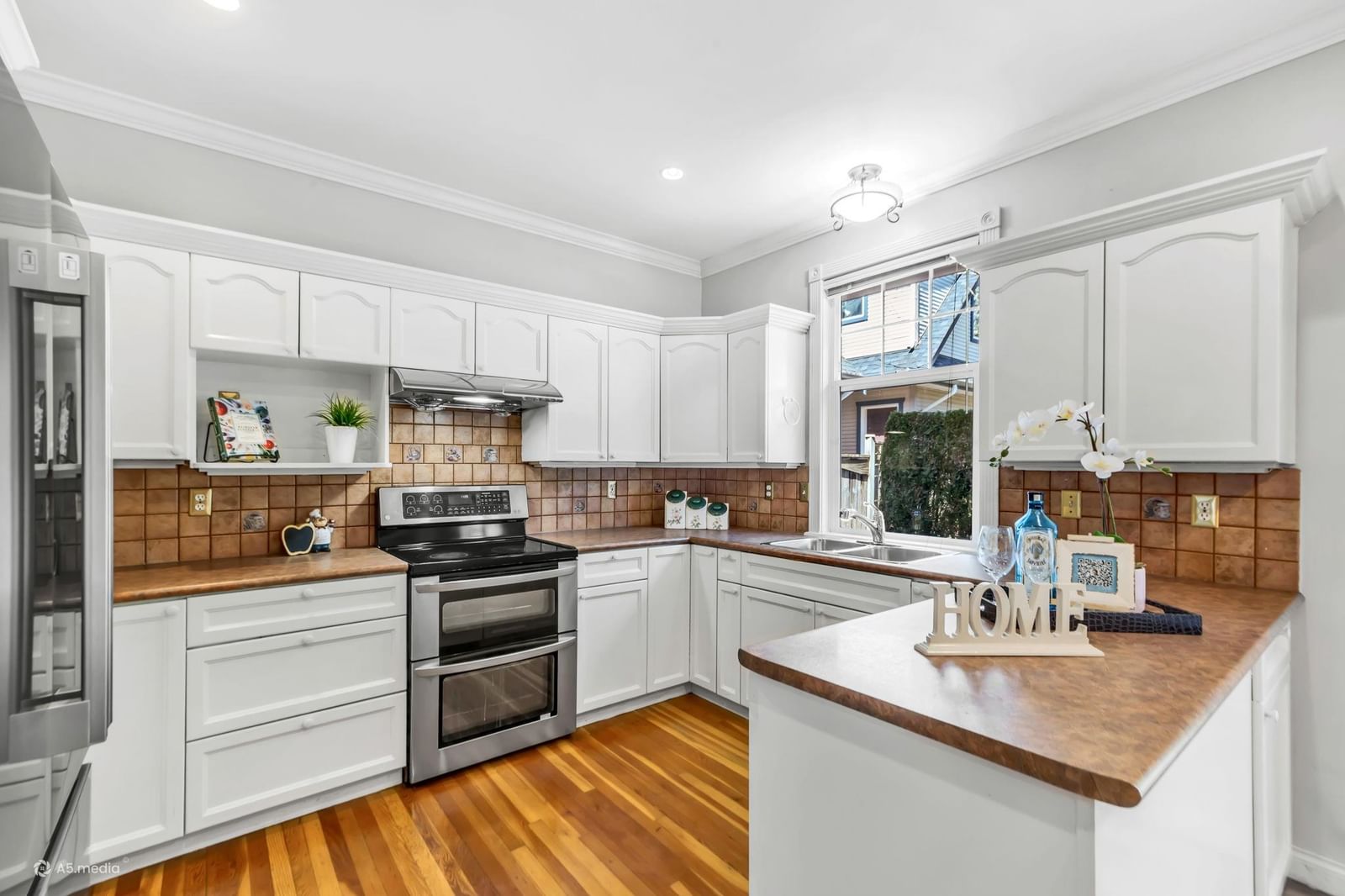 Listing Image 12