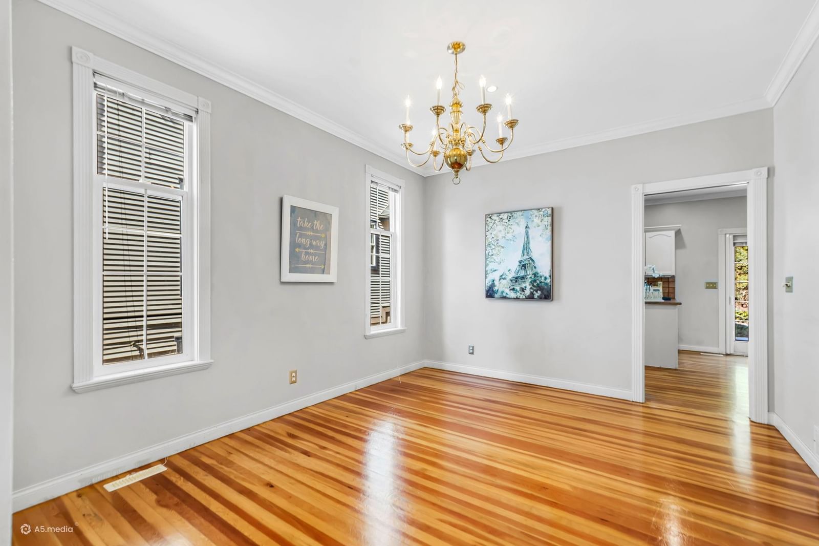 Listing Image 8