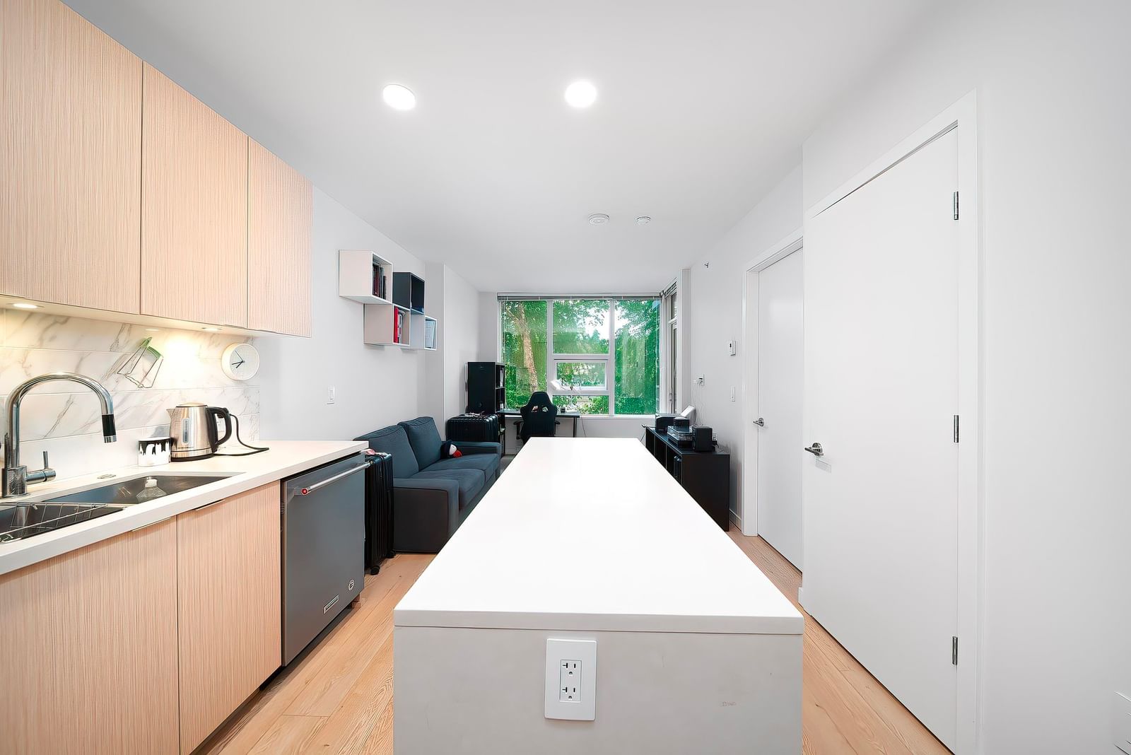 Listing Image 9