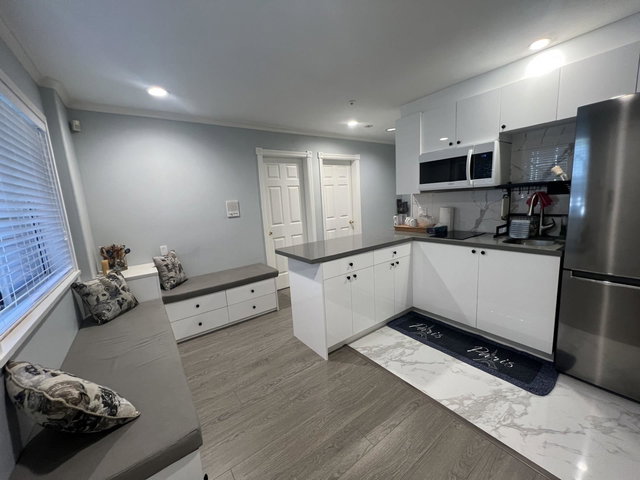 Suite - 148 48 Avenue W