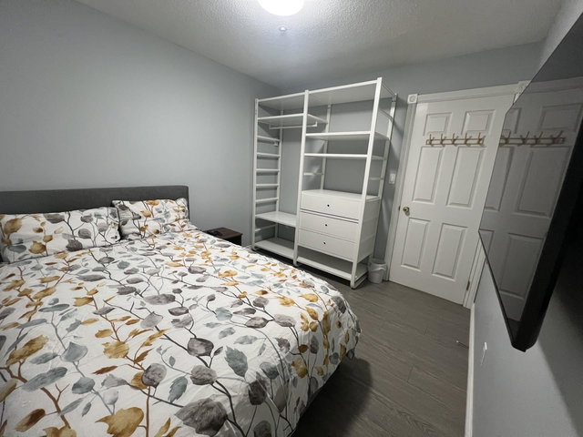 Suite - 148 48 Avenue W