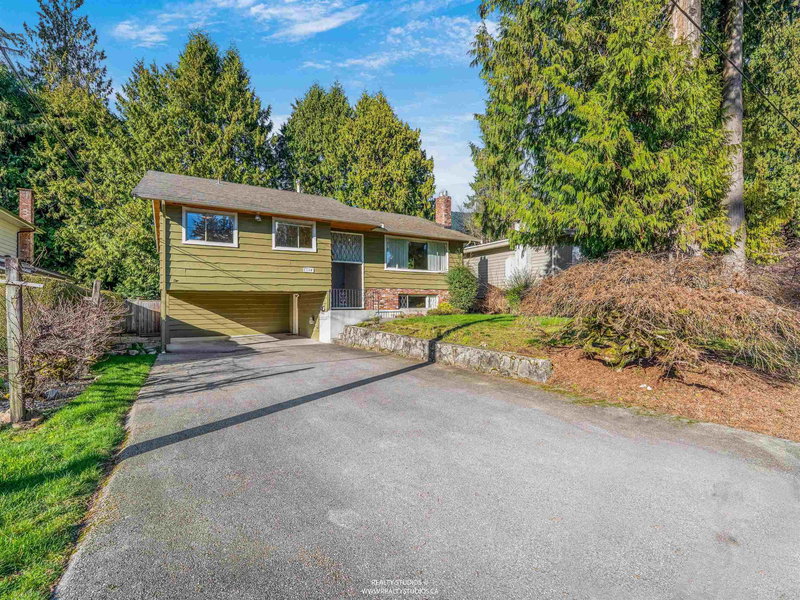 1110 Lodge Road, North Vancouver, V7R 1W8 | Image 2