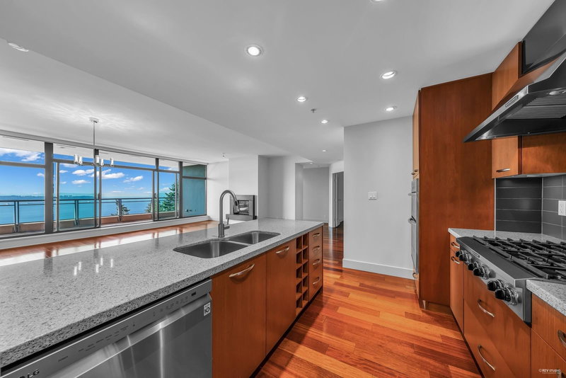 1102 - 3355 Cypress Place, West Vancouver, V7S 3J9 | Image 2