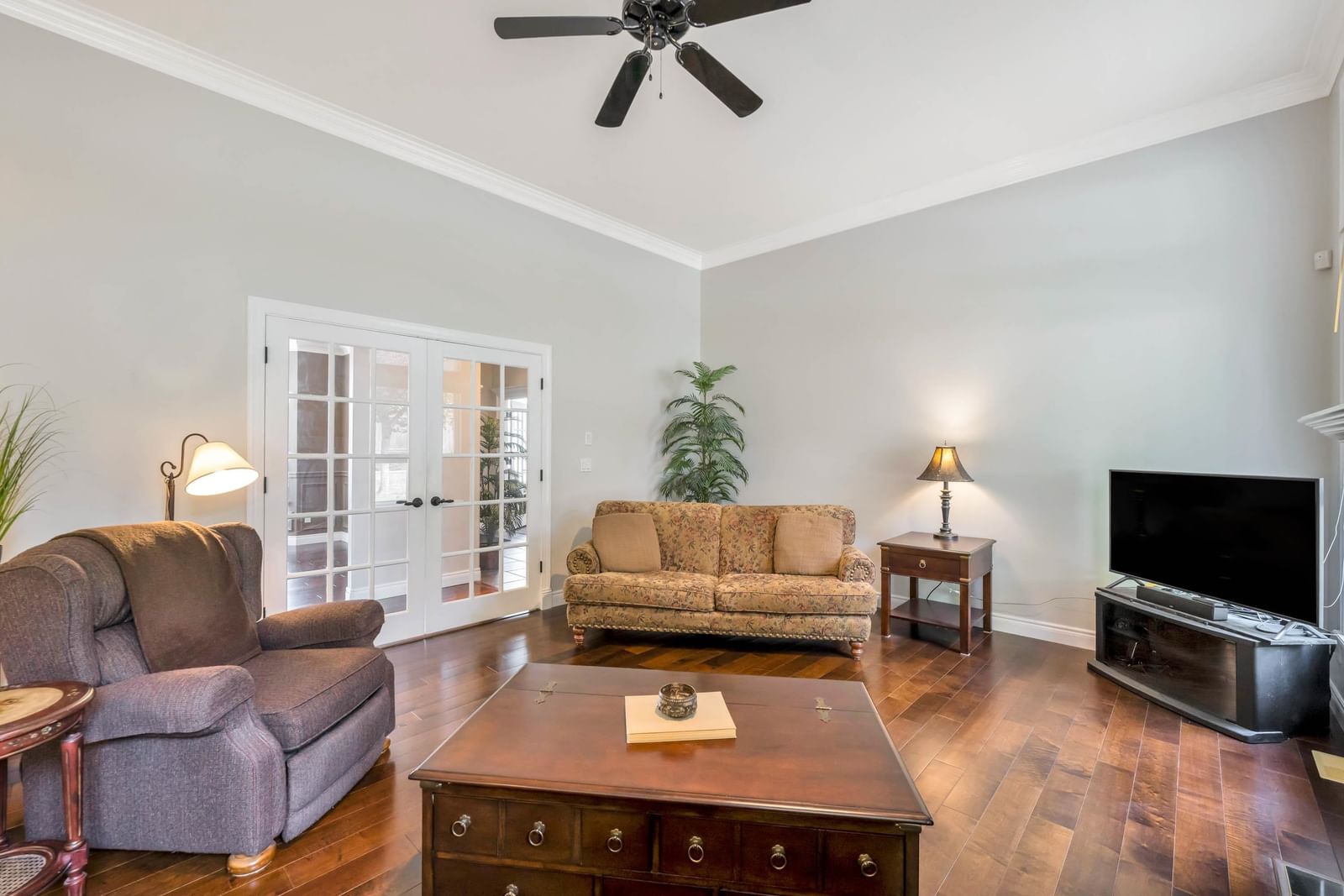 Listing Image 12