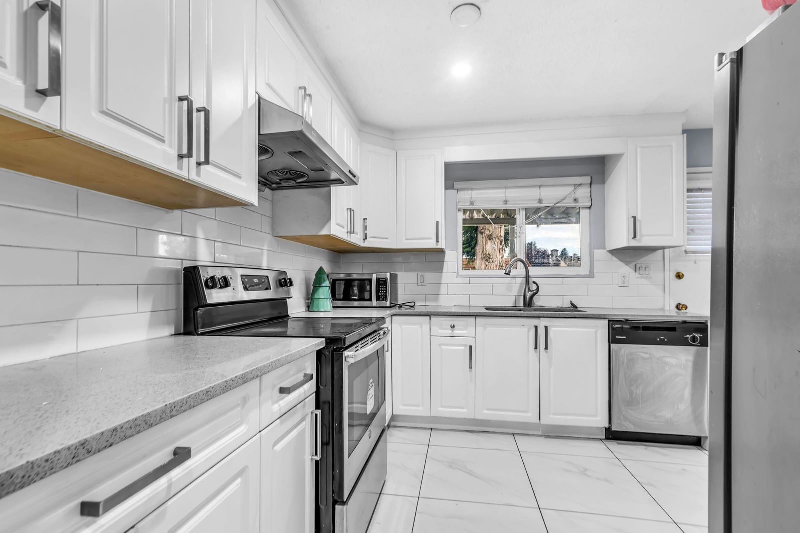 Listing Image 14