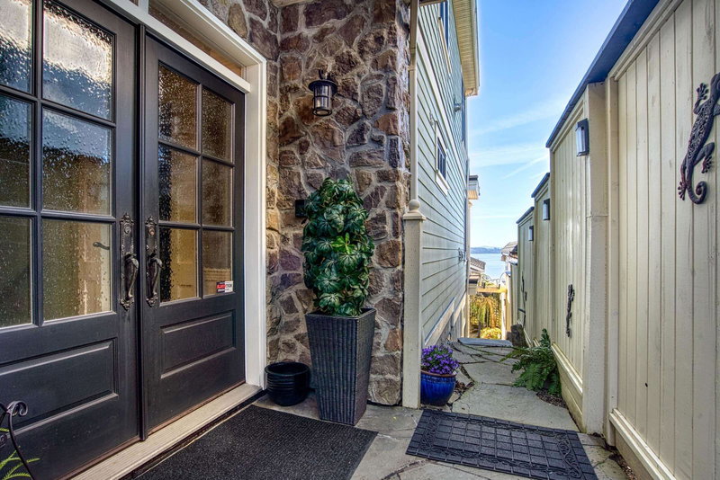 15188 Columbia Avenue, White Rock, V4B 1J3 | Image 3