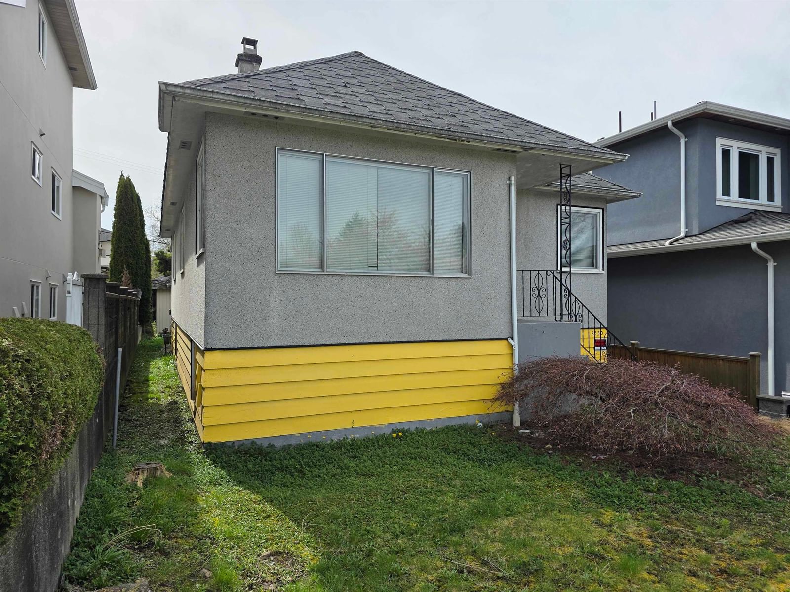 Listing Image 4