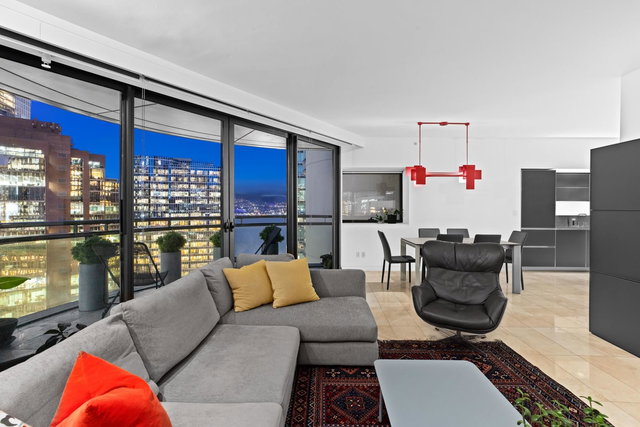 1807 - 838 Hastings Street W