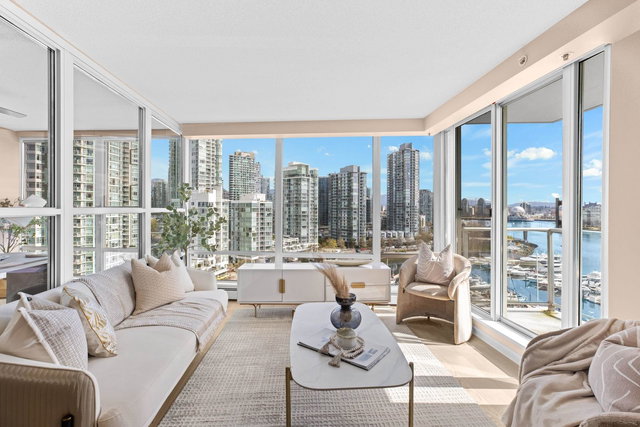 1601 - 1228 Marinaside Crescent