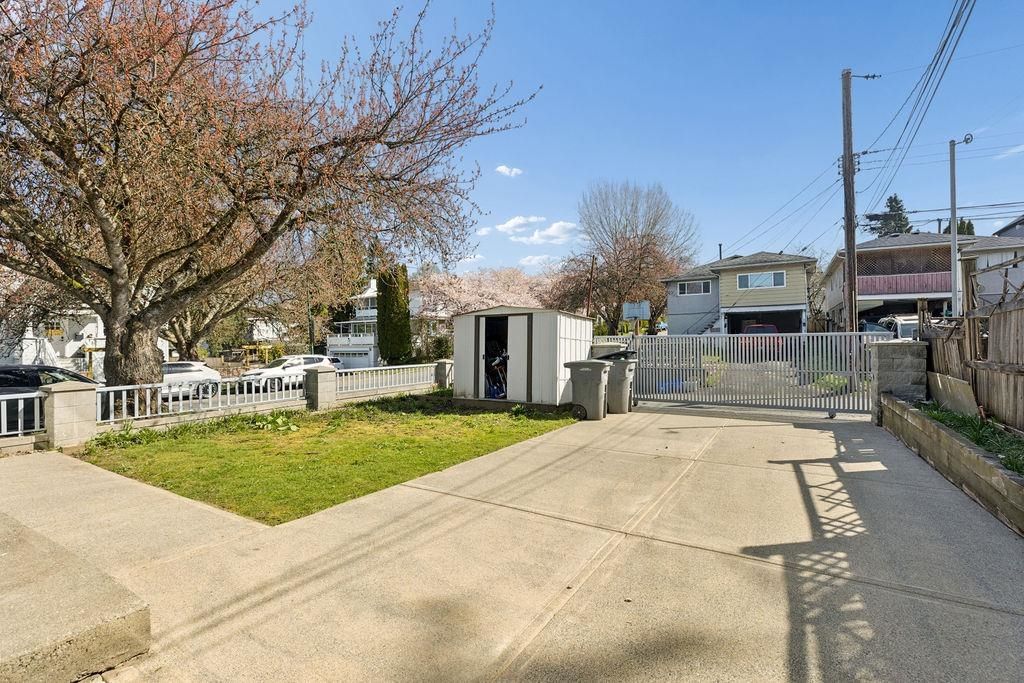 Listing Image 4