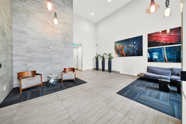 307 - 200 Nelson's Crescent