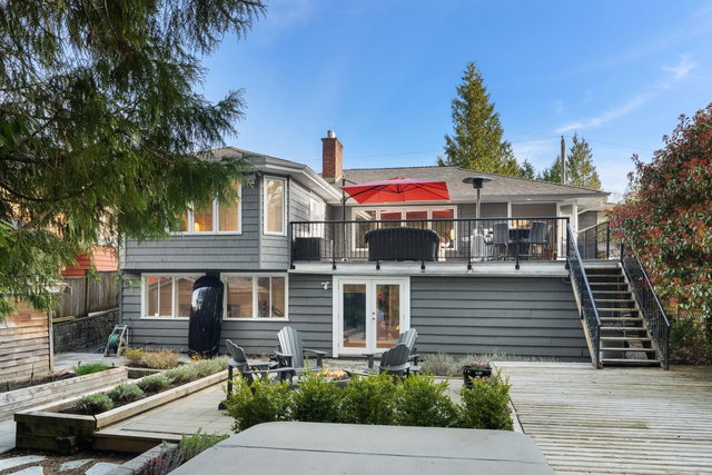 956 Belvista Crescent