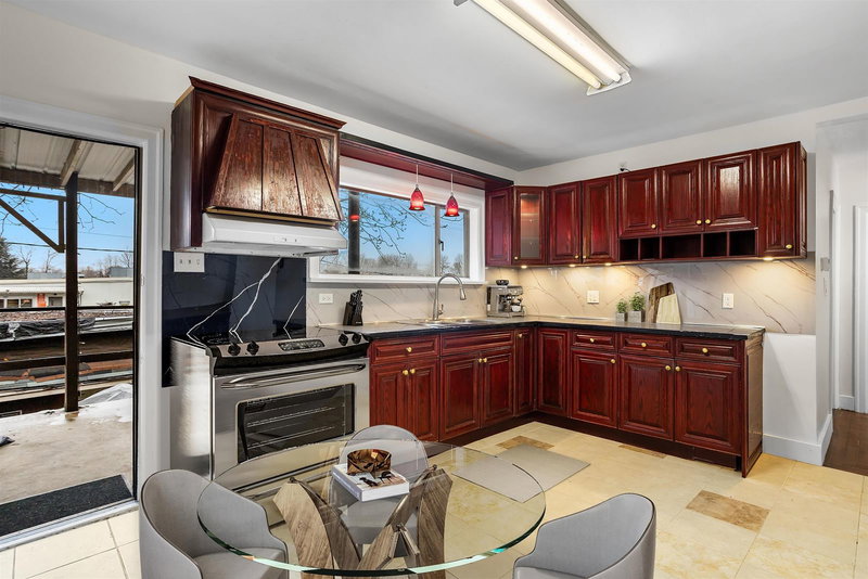 454 Rousseau Street, New Westminster, V3L 3R3 | Image 2