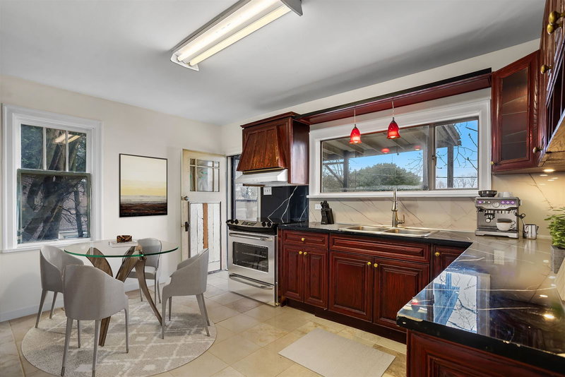 454 Rousseau Street, New Westminster, V3L 3R3 | Image 3