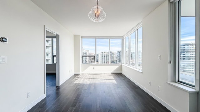 1210 - 7468 Lansdowne Road