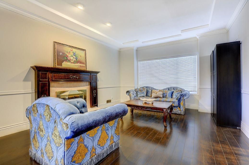 Listing Image 10