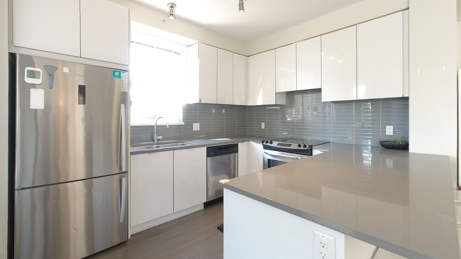 Listing Image 21