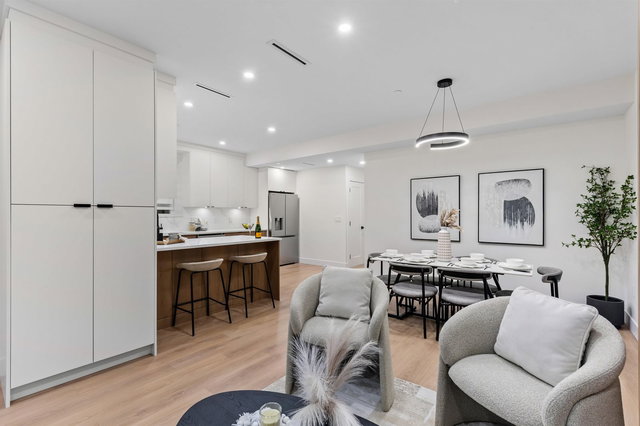 2 - 435 47th Avenue E