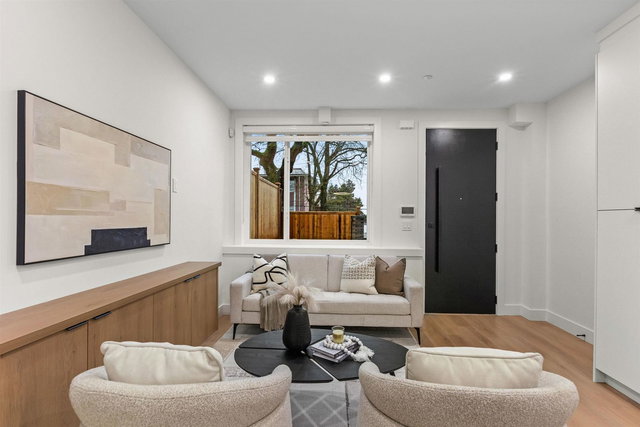 2 - 435 47th Avenue E