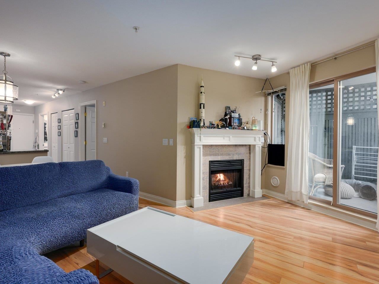Listing Image 4