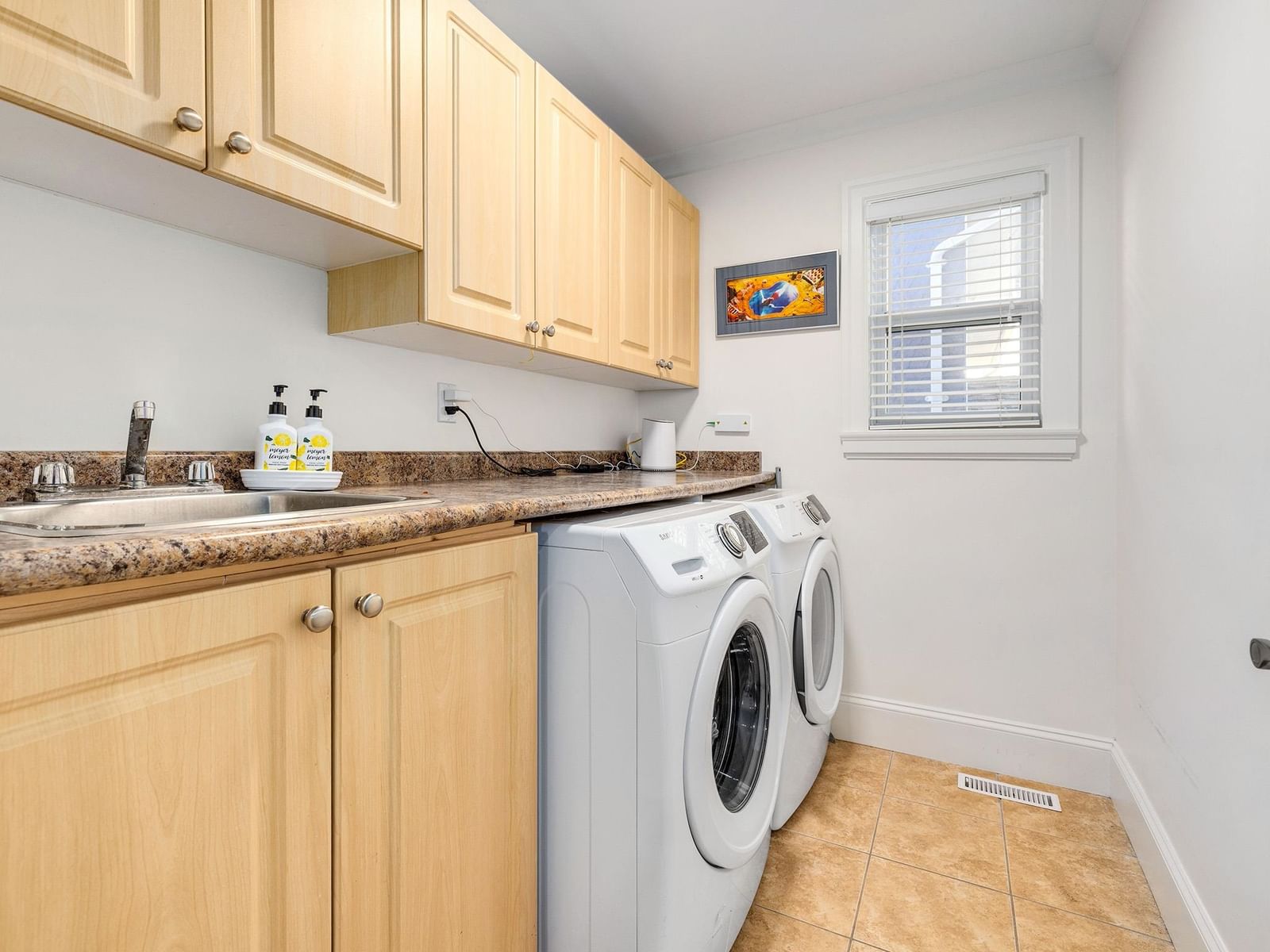 Listing Image 19