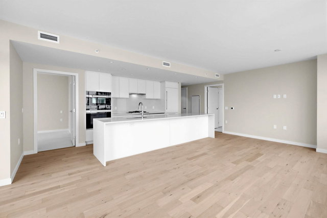 803 - 485 42nd Avenue W