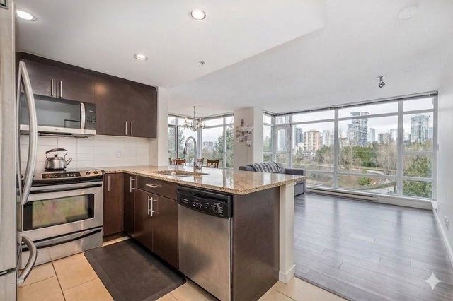 806 - 575 Delestre Avenue