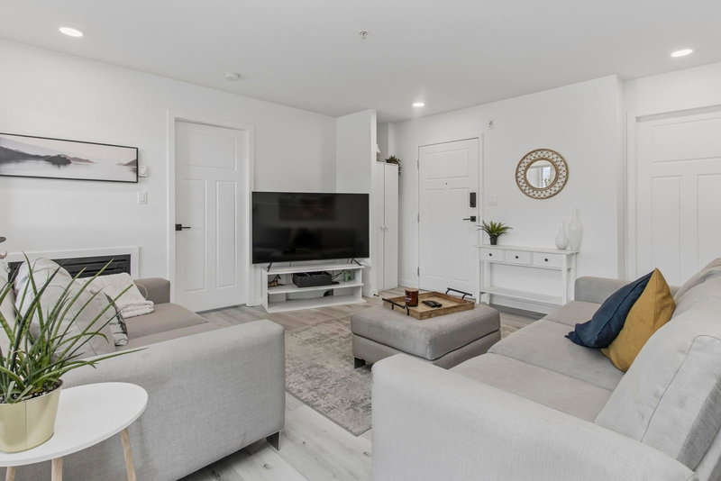 406 - 1212 Main Street, Squamish, V8B 0S1 | Image 2