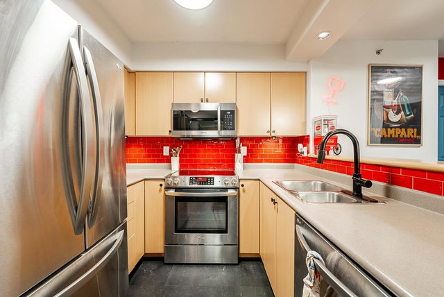 706 - 680 Clarkson Street