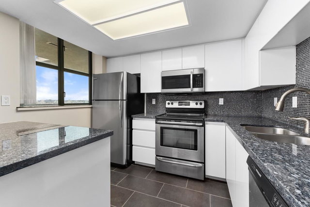 2001 - 1088 Quebec Street